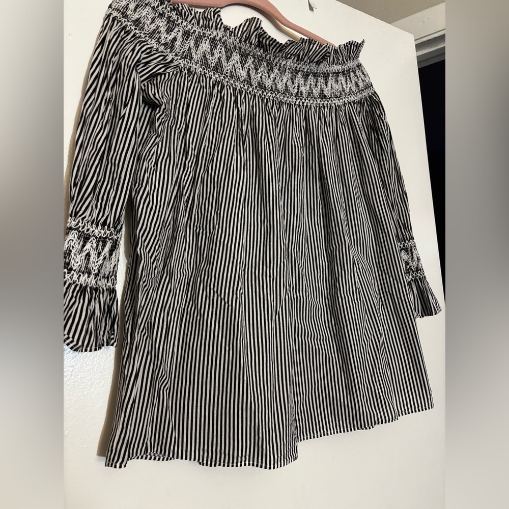 Max Azria Max sport off the shoulder